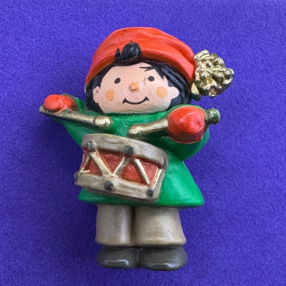 💛 Vintage Hallmark Colourful Drummer Boy Brooch